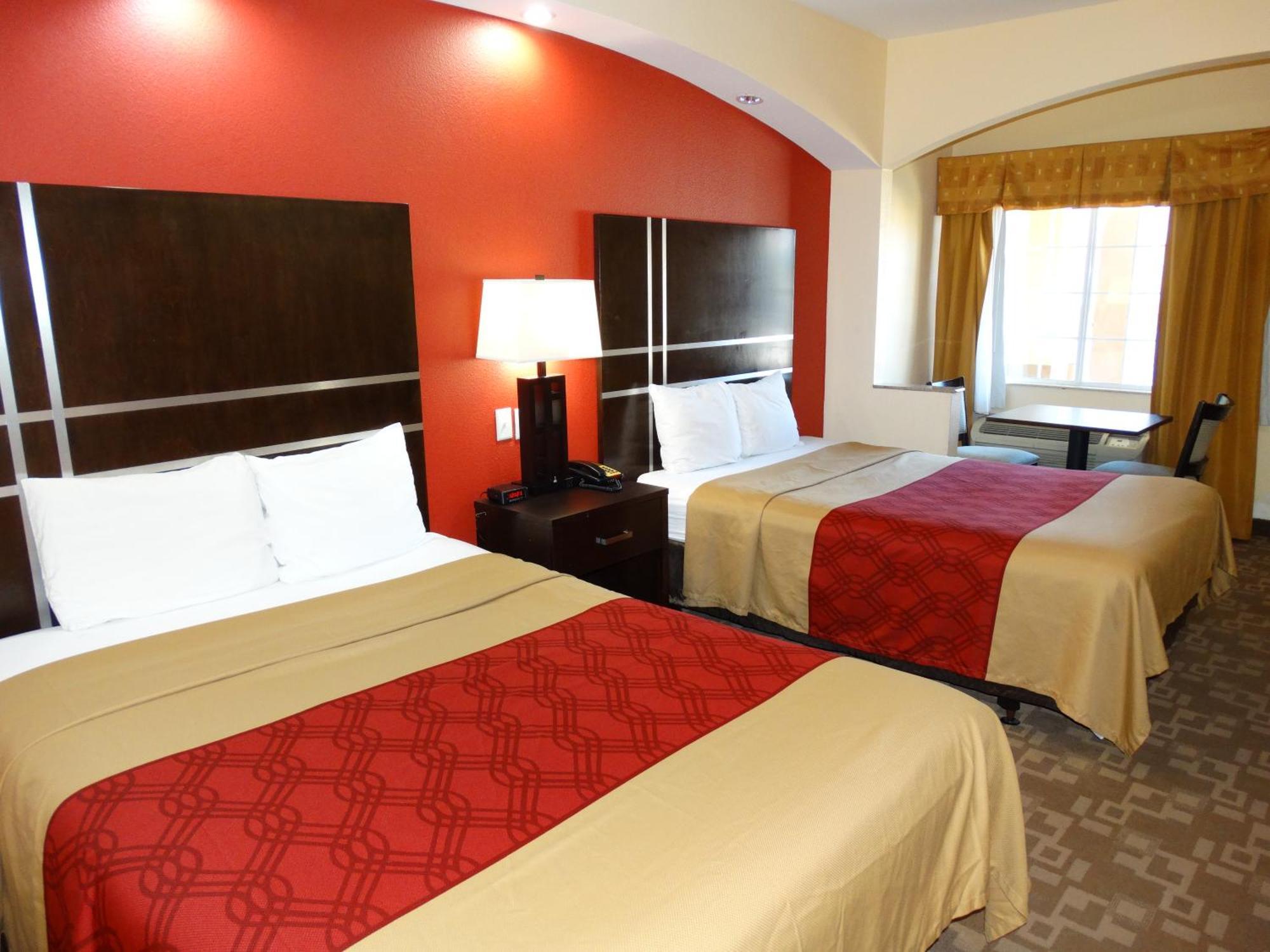 Regency Inn & Suites - باي تاون الغرفة الصورة